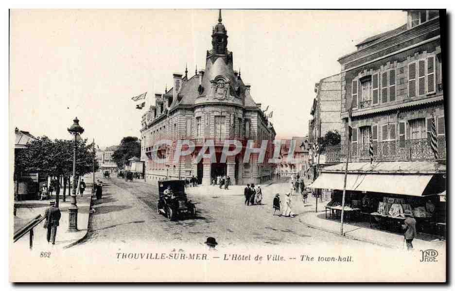 CPA Trouville Facade de L'Hotel de Ville