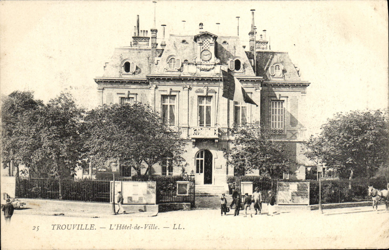 CPA Trouville L'Hotel de Ville