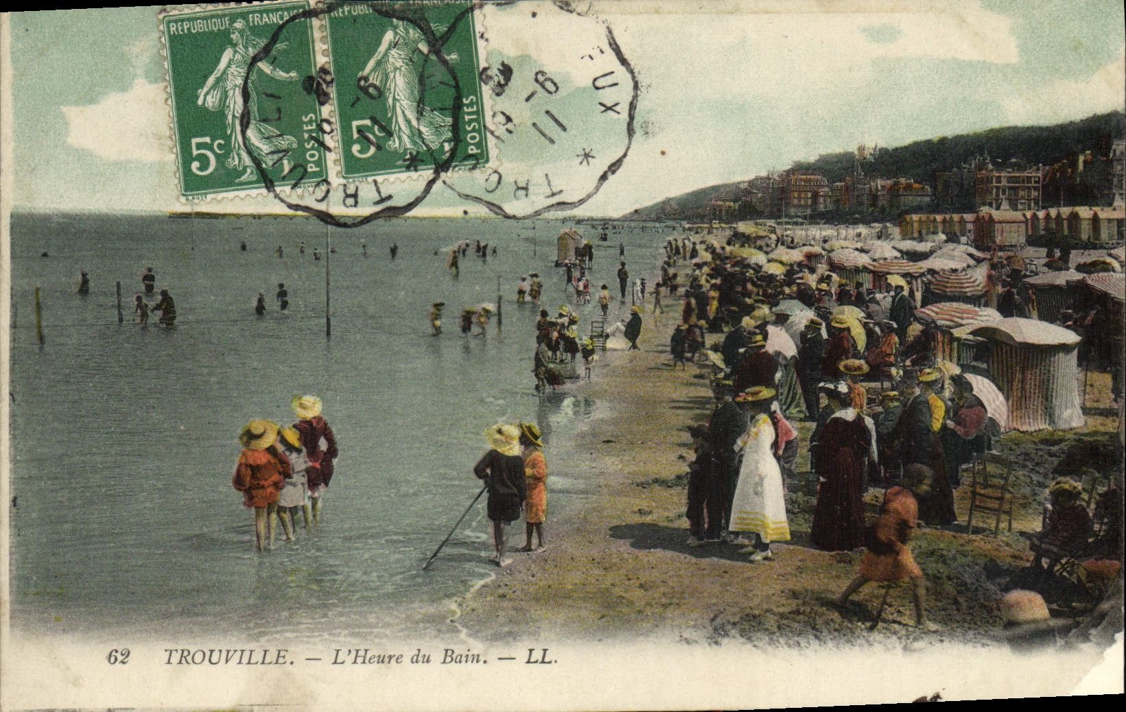 CPA Trouville La Plage a L'Heure du Bain