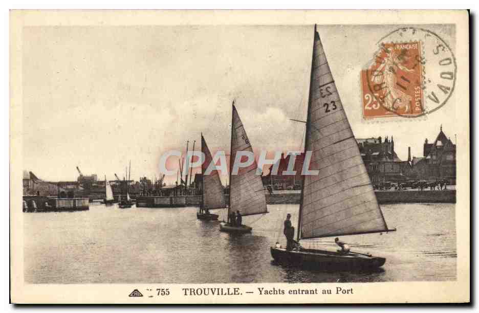 CPA Trouville Yacht entrant au port Bateaux