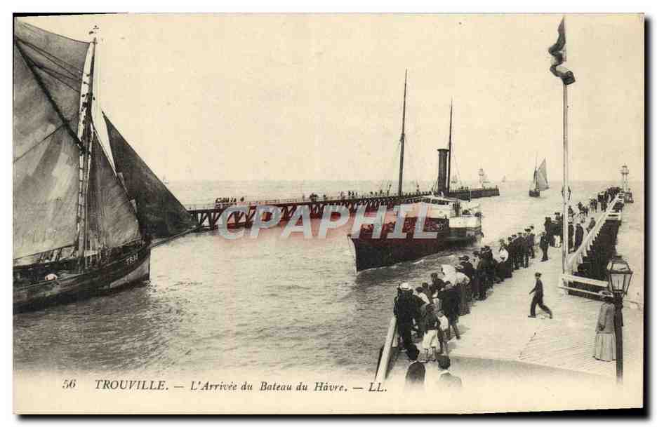 CPA Trouville L'Arrivee du bateau du havre