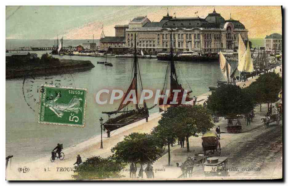 CPA Trouville Le nouveau casino vu des quais Bateaux 
