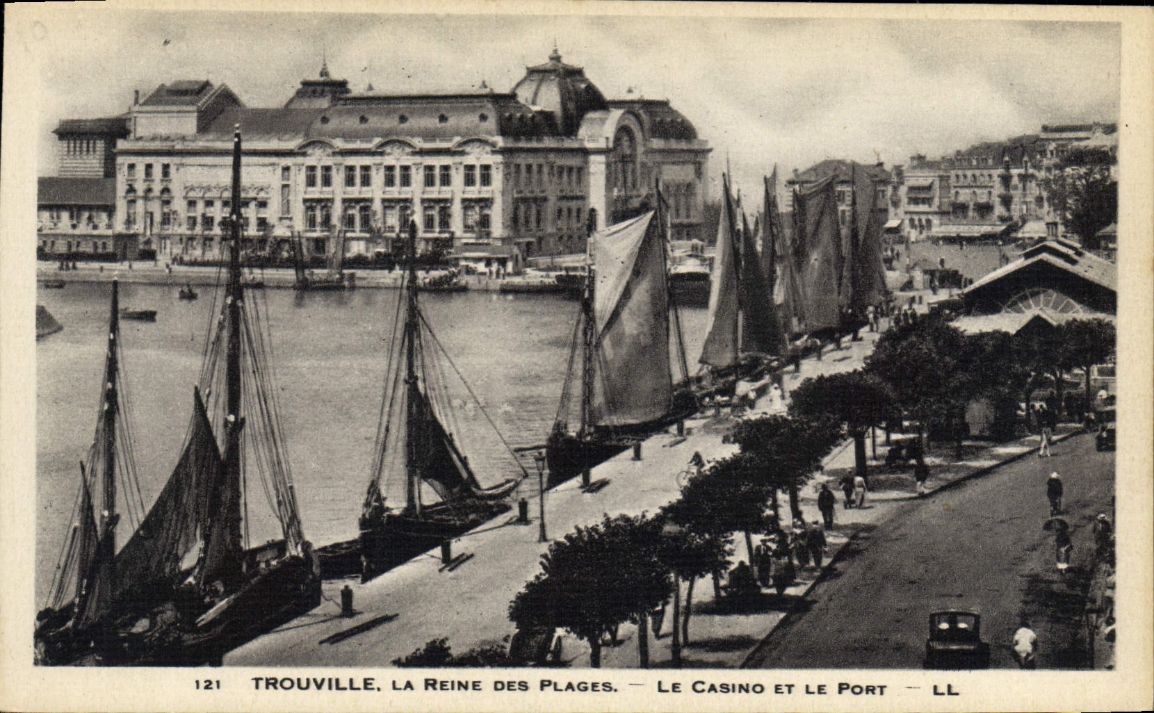 CPA Trouville La reine des plages le casino et le port Bateaux 