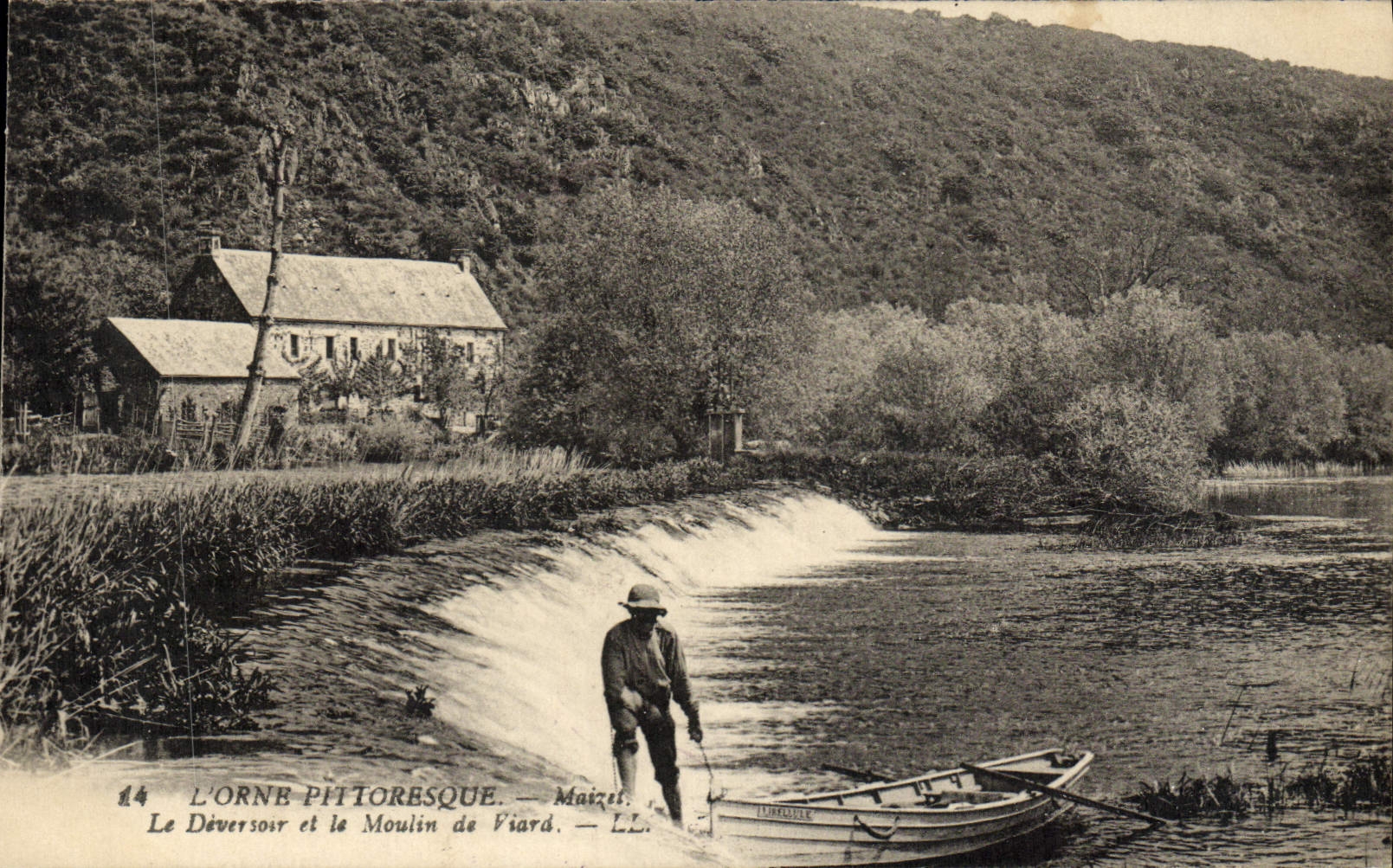 CPA L'Orne pittoresque Maizet le deversoir et le moulin