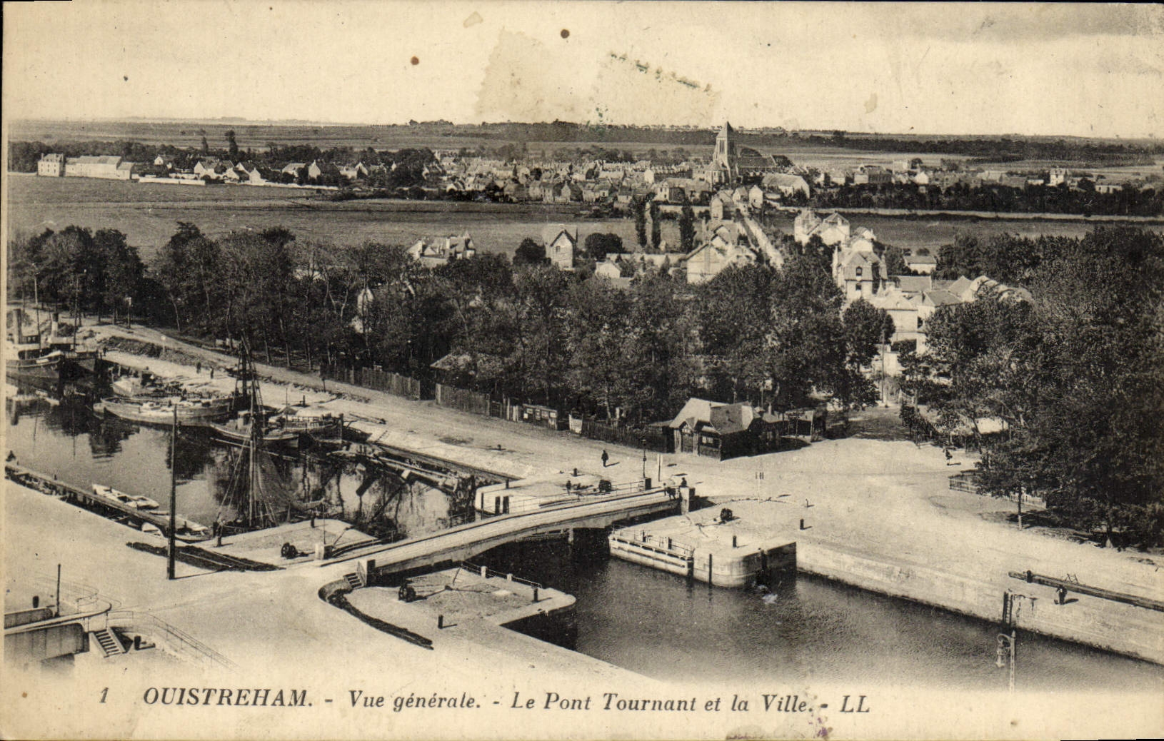 Ouistreham - Vue générale - Le Pont Tournant et la Ville - LL