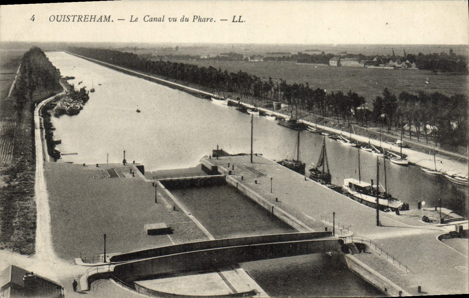 Ouistreham — Le Canal vu du Phare — LL.