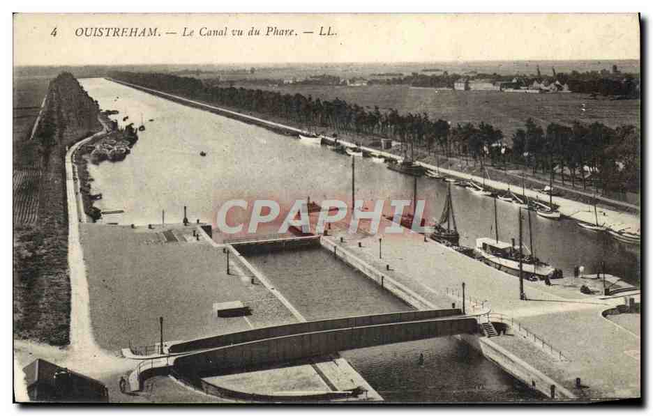 CPA Ouistreham Le canal vu du phare