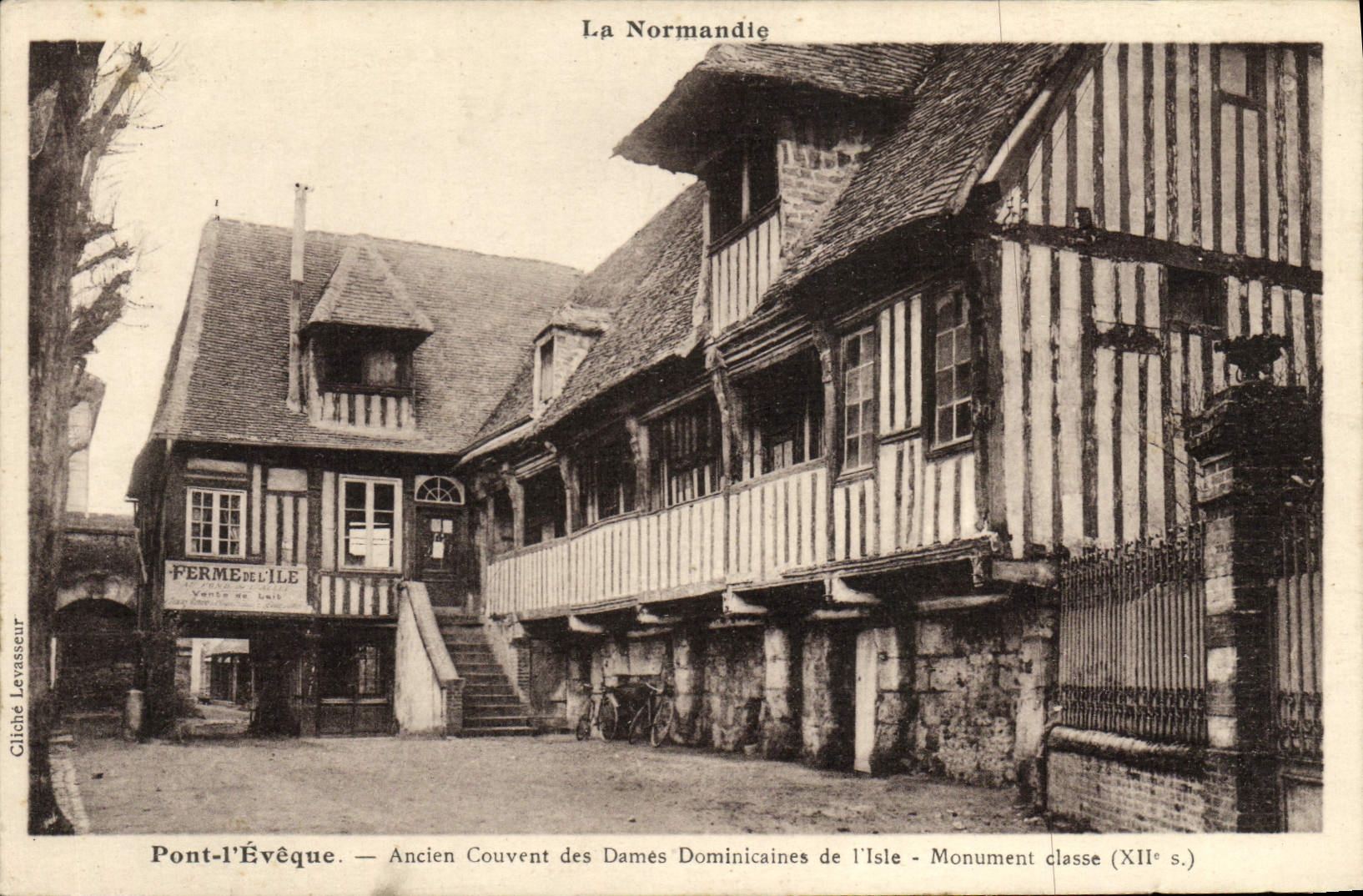 CPA La Normandie Pont I'Eveque ancien couvent des dames dominicaines de l'Isle 