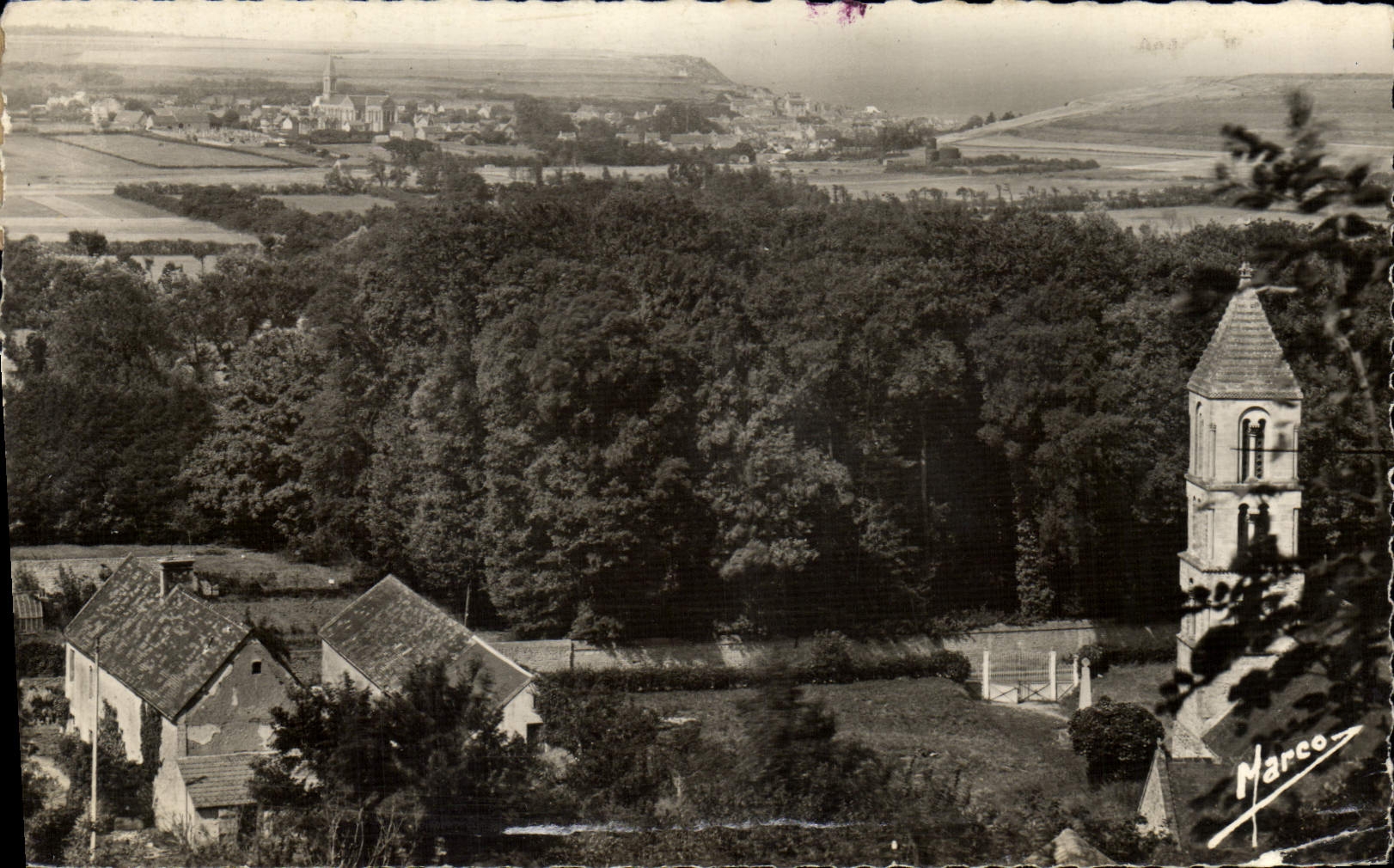 Vue générale prise de l'église de Commes — Port-en-Bessin (Calvados) — Marco