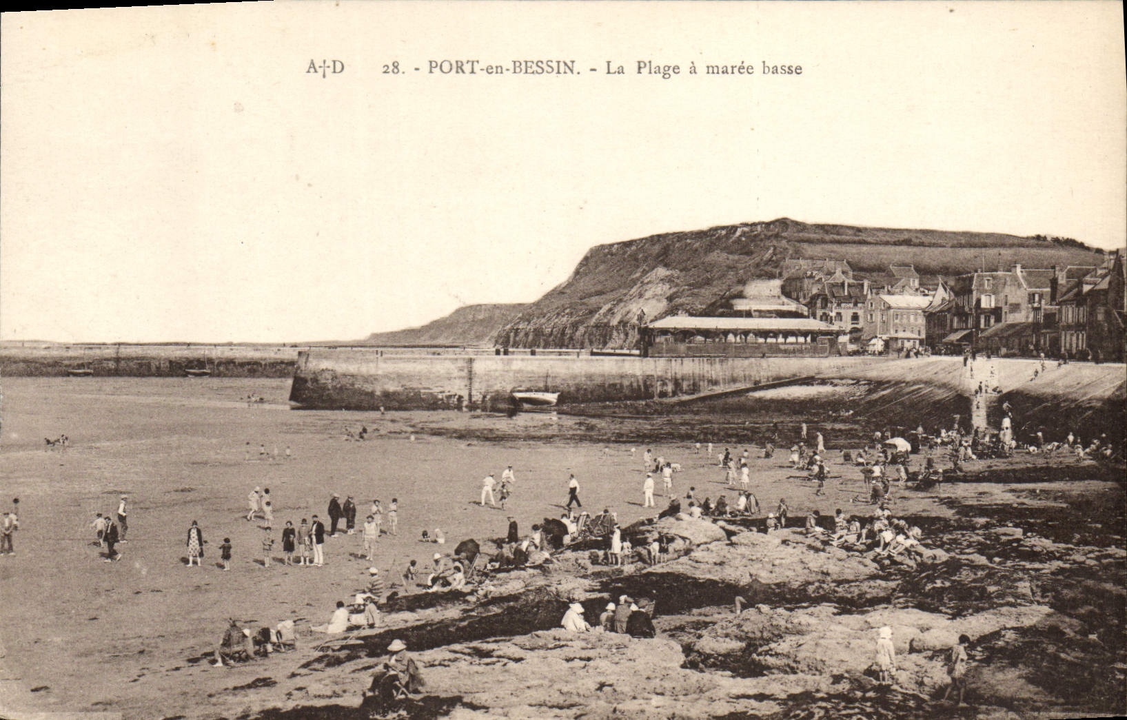 PORT-en-BESSIN — La Plage à marée basse — A+D 28