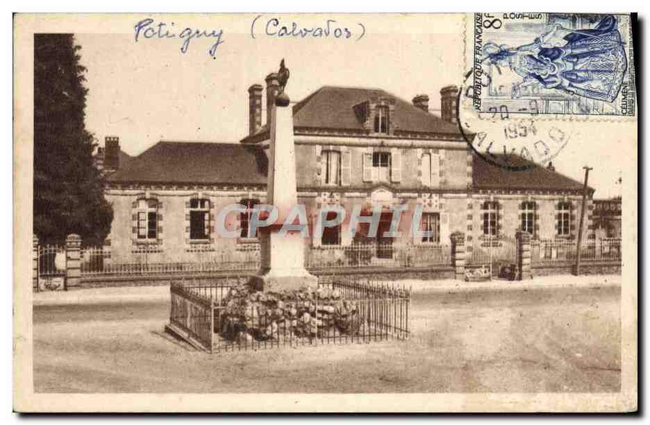 CPA Potigny La mairie et le monument aux morts 