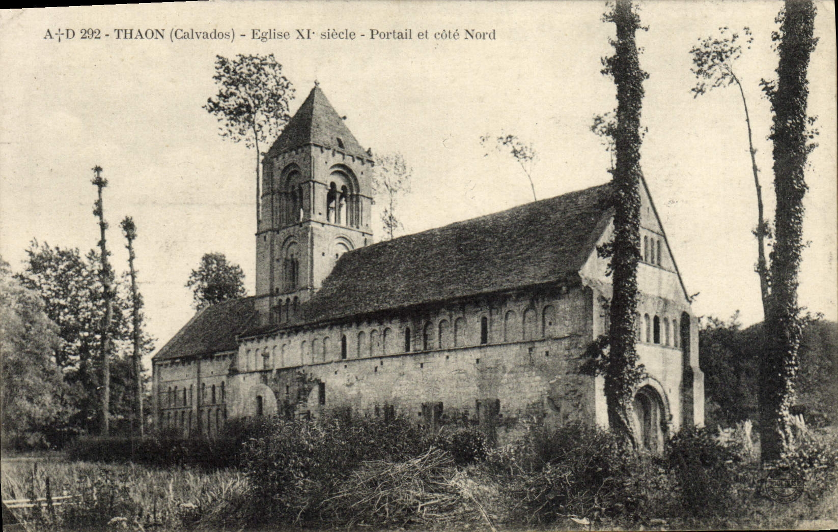 Thaon (Calvados) — Église XIe siècle — Portail et côté Nord — A. Dubosq, édit. (Calvados)