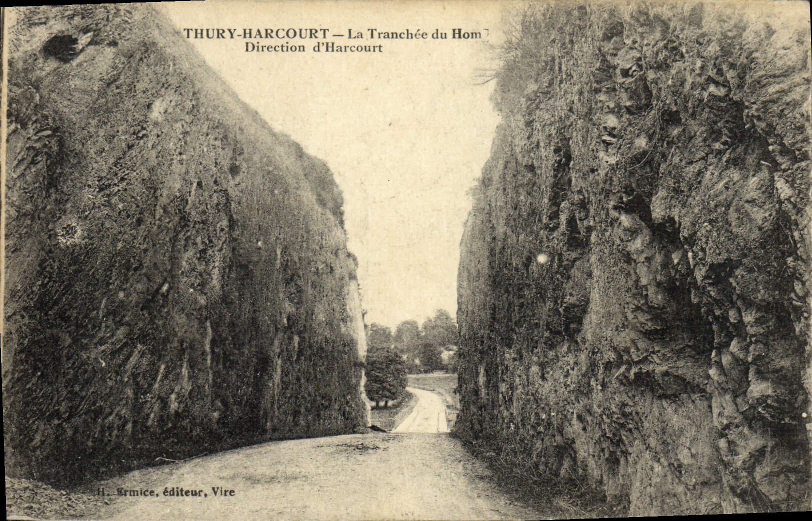Thury-Harcourt — La Tranchée du Hom — Direction d'Harcourt — H. Ermice, éditeur, Vire