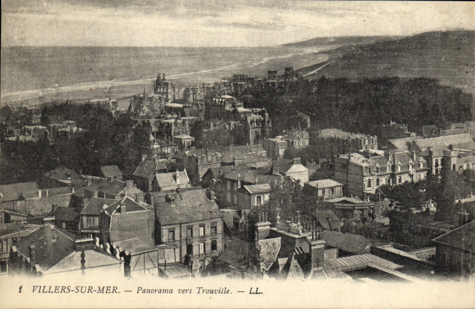 Villers-sur-Mer — Panorama hacia Trouville — LL.