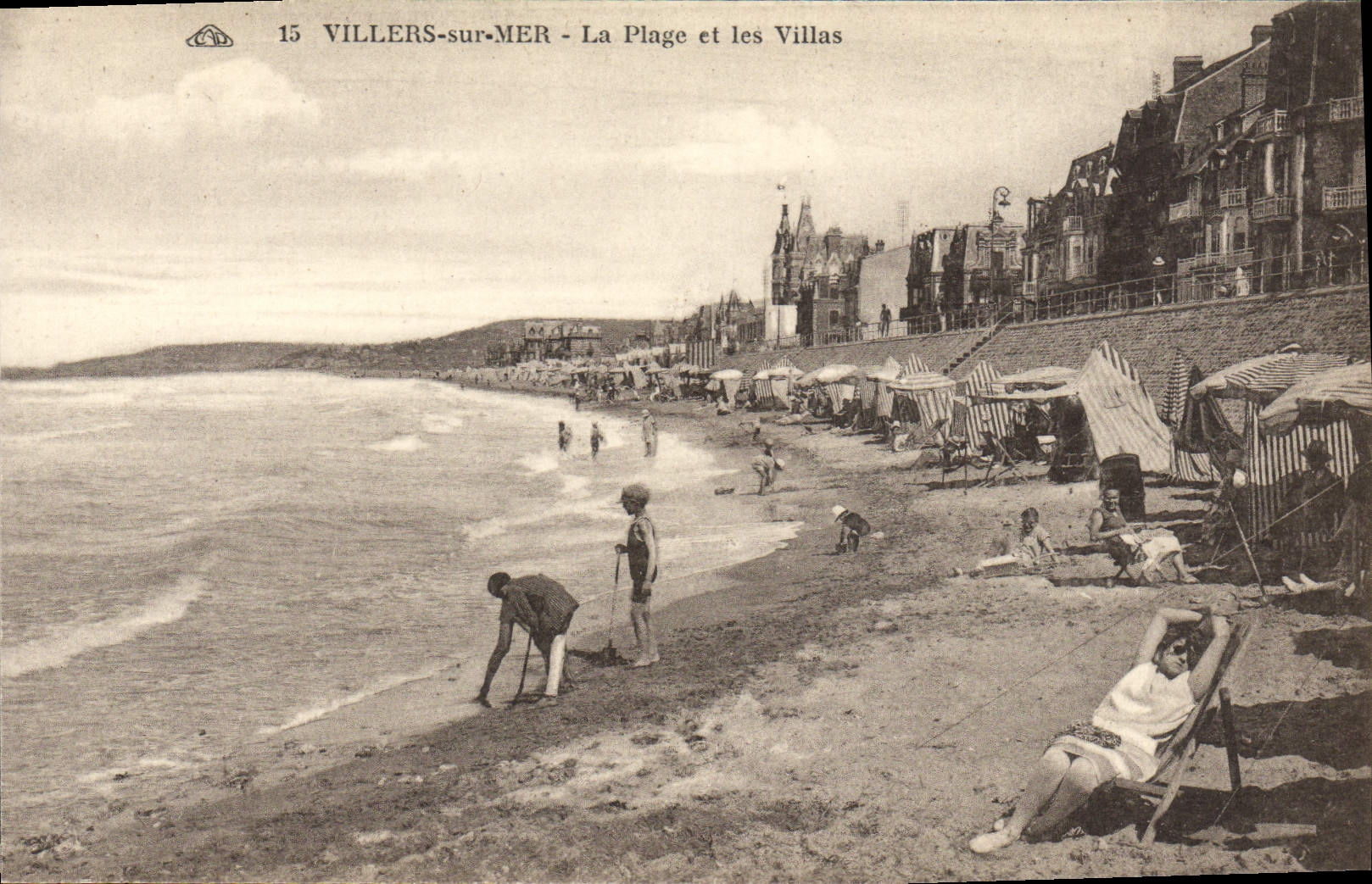 VILLERS-sur-MER - La Plage et les Villas — Éditeur : C° Alsacienne des Arts Hollandais, Strasbourg — N° de série 15