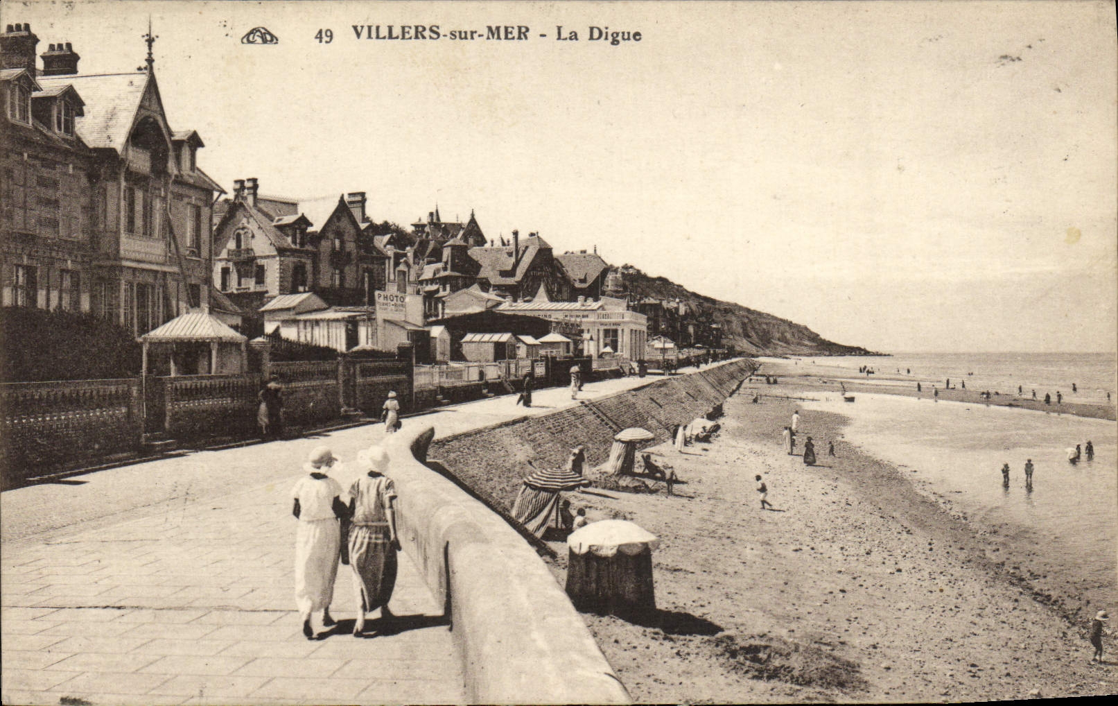 Villers-sur-Mer - La Digue — vue de la promenade et de la plage — Photo 49
