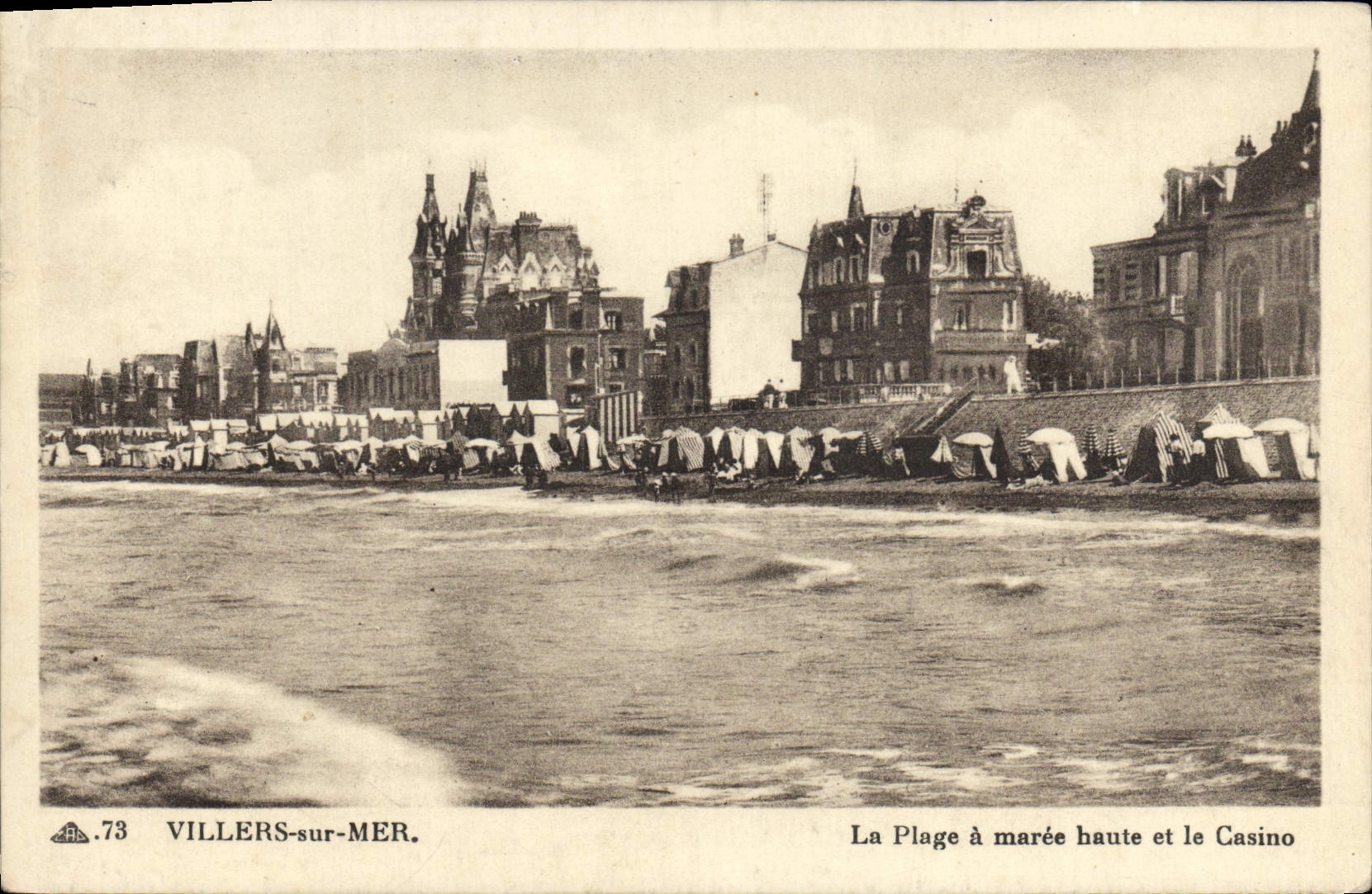Villers-sur-Mer — La Plage à marée haute et le Casino — CPAPHIL