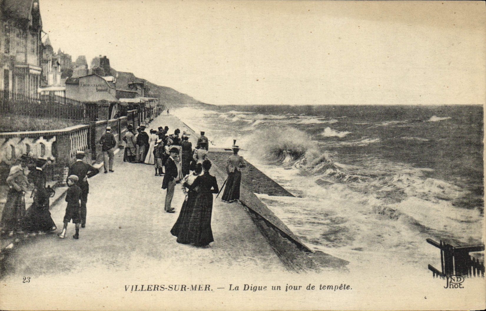 Villers-sur-Mer — La Digue un jour de tempête — JND Phot.