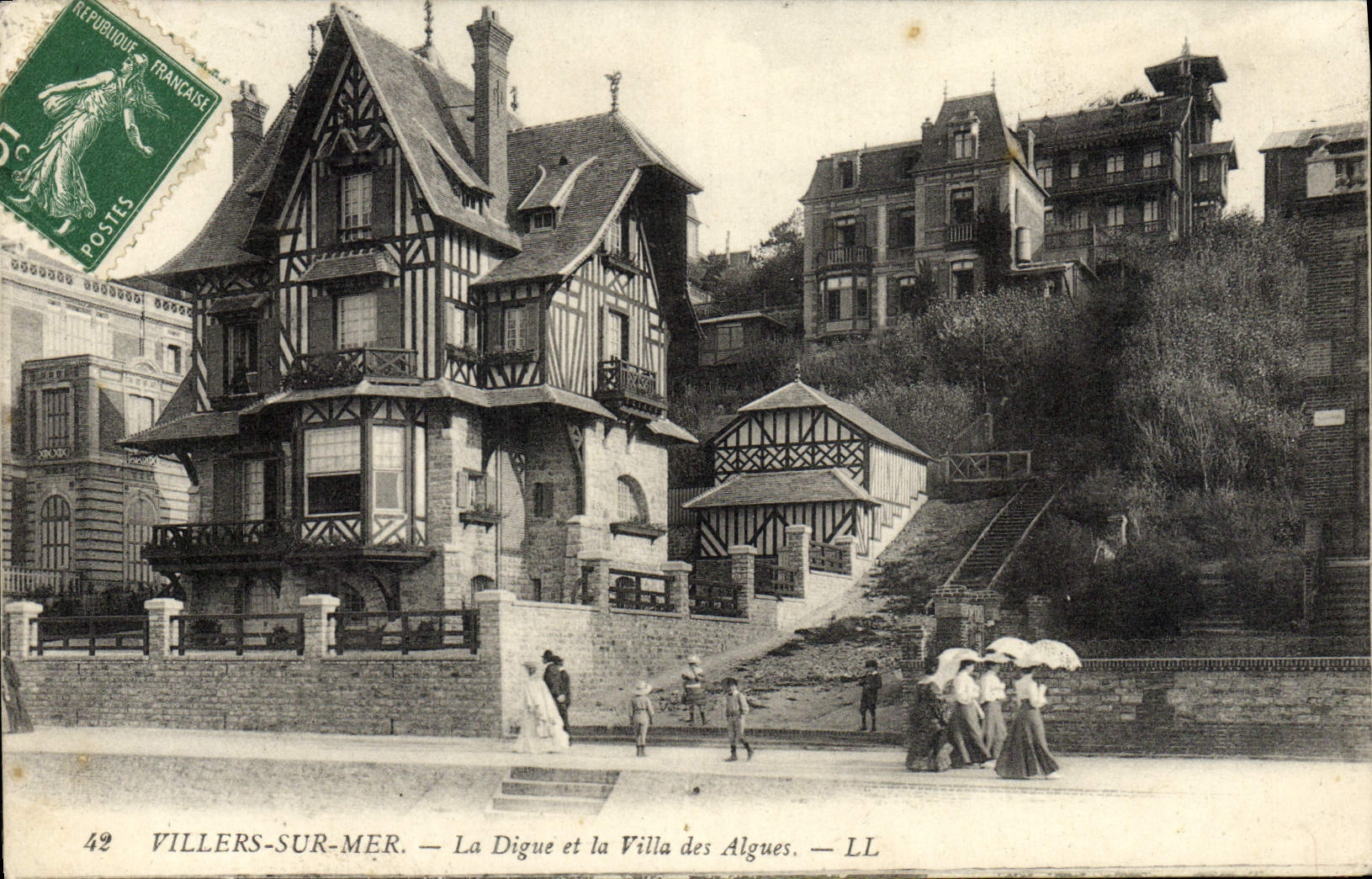 CPA Villers sur Mer La digue et la villa des Algues 
