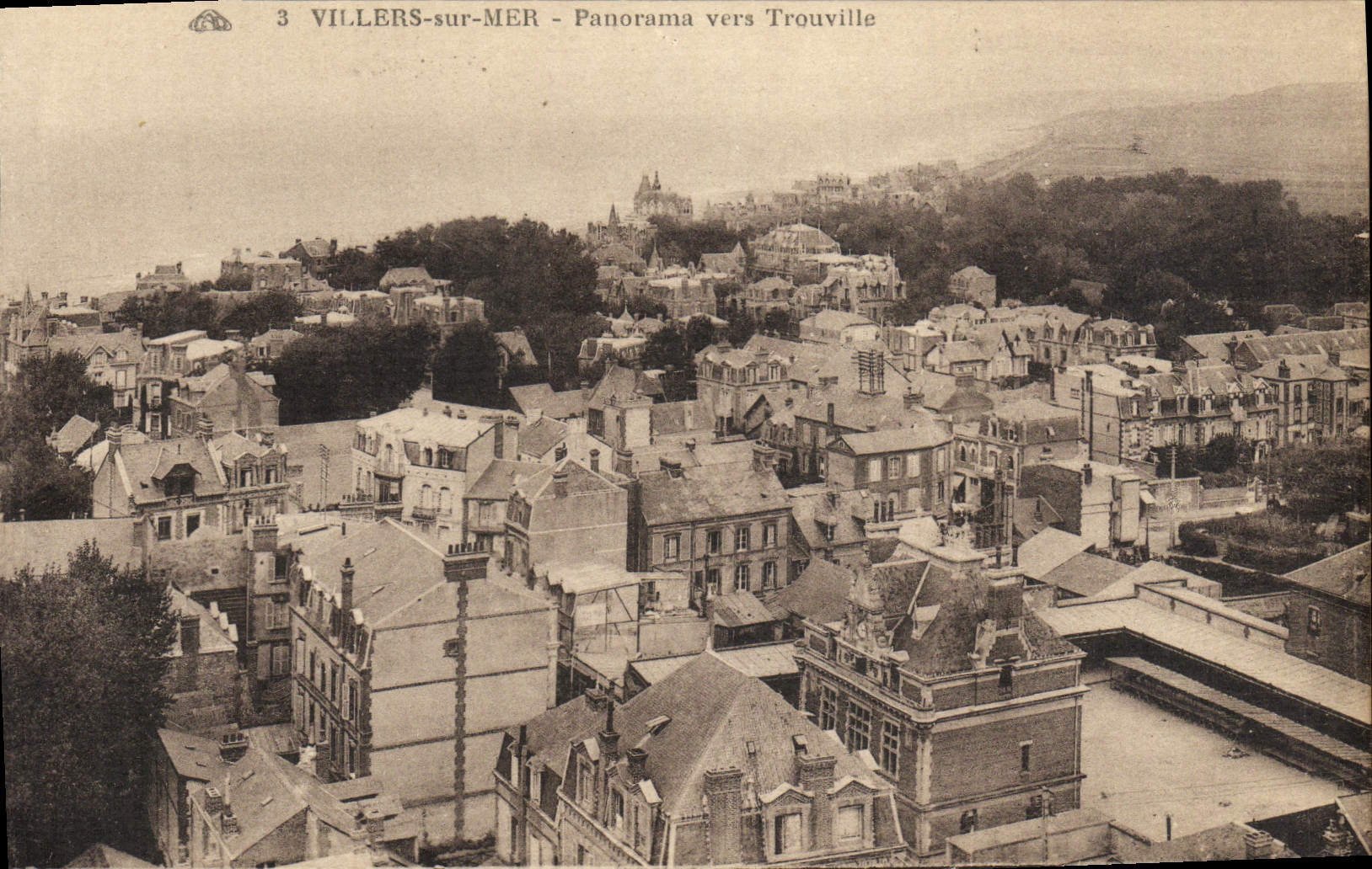 Villers-sur-Mer — Panorama vers Trouville — éditeur : A. Assecuinde des Photomécaniques, Strasbourg