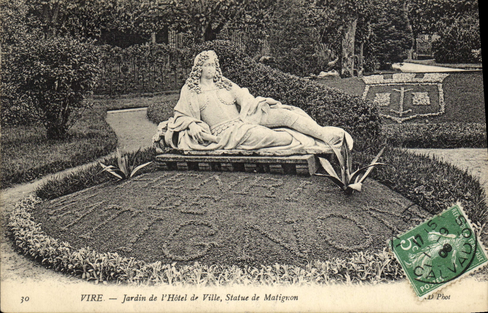 Vire — Jardin de l'Hôtel de Ville, Statue de Matignon
