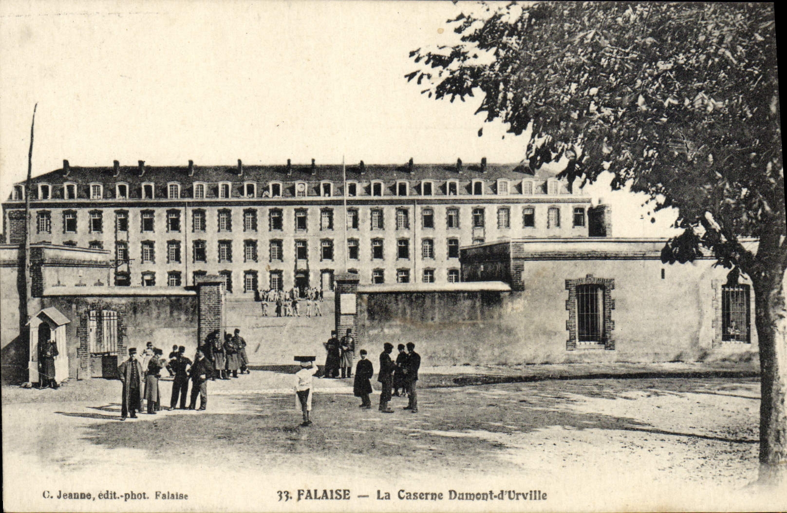 Falaise — La Caserne Dumont-d'Urville — C. Jeanne, édit.-phot. Falaise, n°33