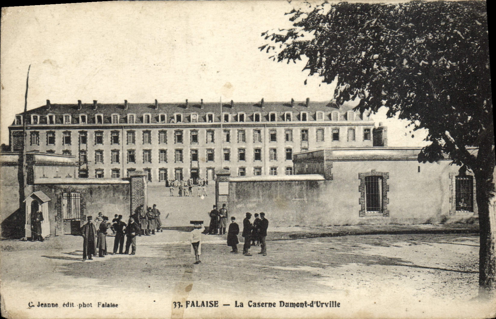 FALAISE — La Caserne Dumont-d'Urville — C. Jeanne, édit. phot. Falaise, n°33