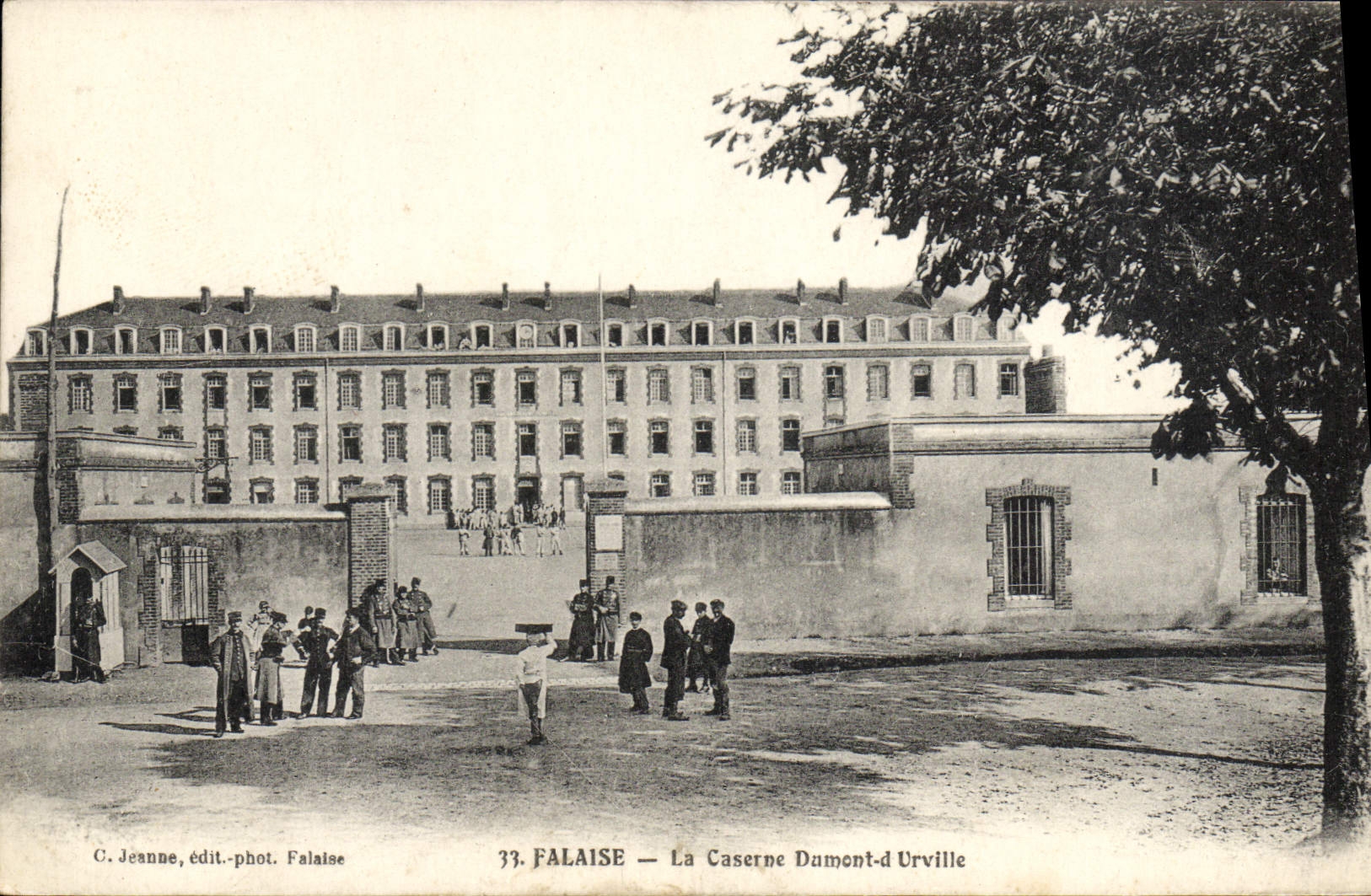 Falaise — La Caserne Dumont-d'Urville — C. Jeanne, édit.-phot. Falaise, n°33