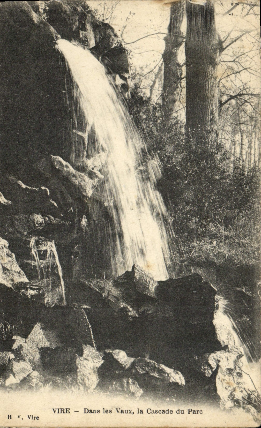 CPA Vire Dans les Vaux la Cascade du Parc