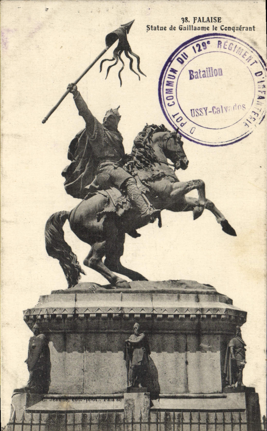 Statua di Guglielmo il Conquistatore a Falaise — editore C. Jestine, fot. Falaise