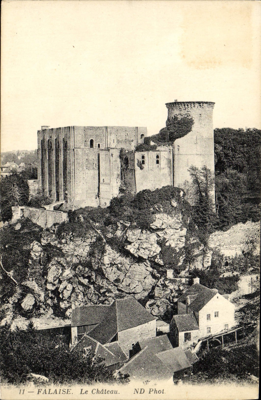 Falaise — Le Château — ND Phot.