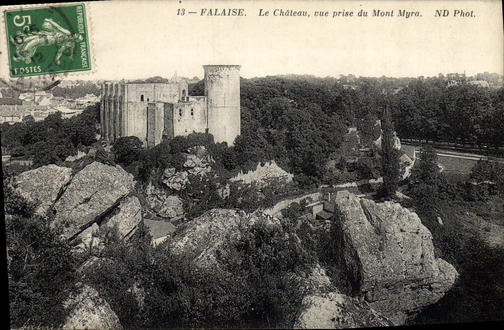 FALAISE. Le Château, vue prise du Mont Myra — ND Phot. — N°13