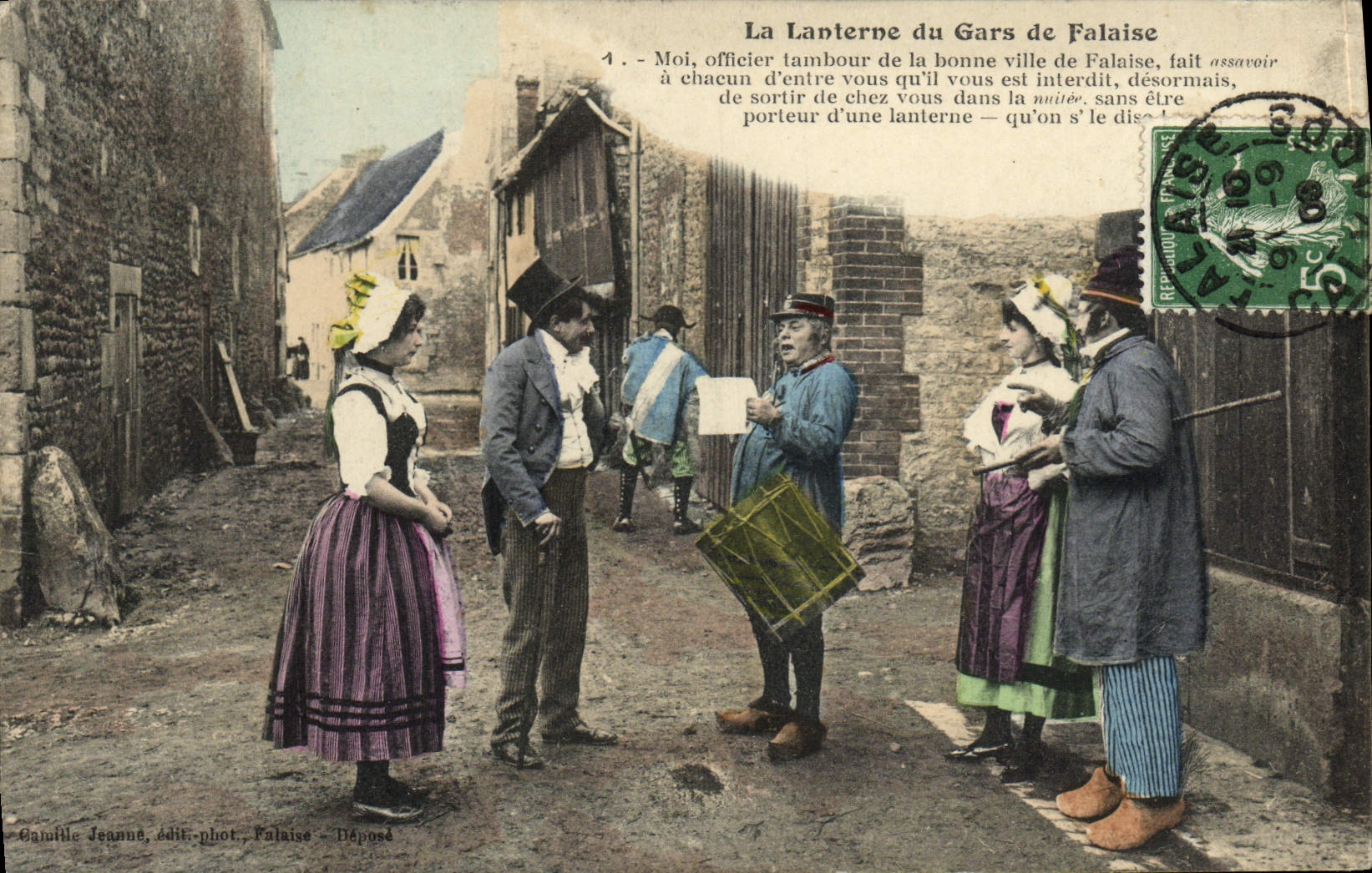 La Lanterna del Gars de Falaise — escena de calle con tambor — Gauluite Jeanne, edit.-fot., Falaise — Diaposé