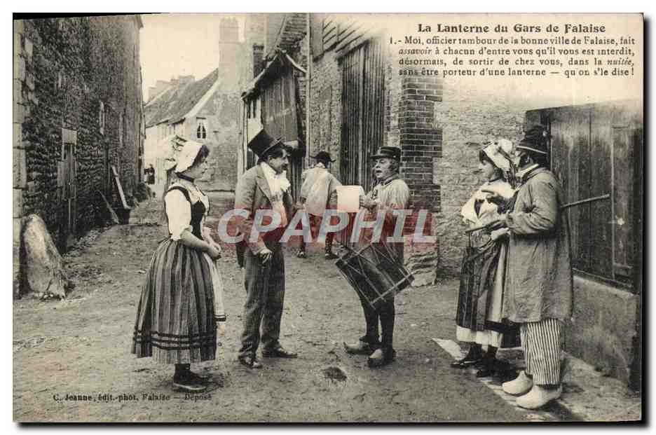 CPA Gars de Falaise et Ieurs Lanternes Folklore Costume