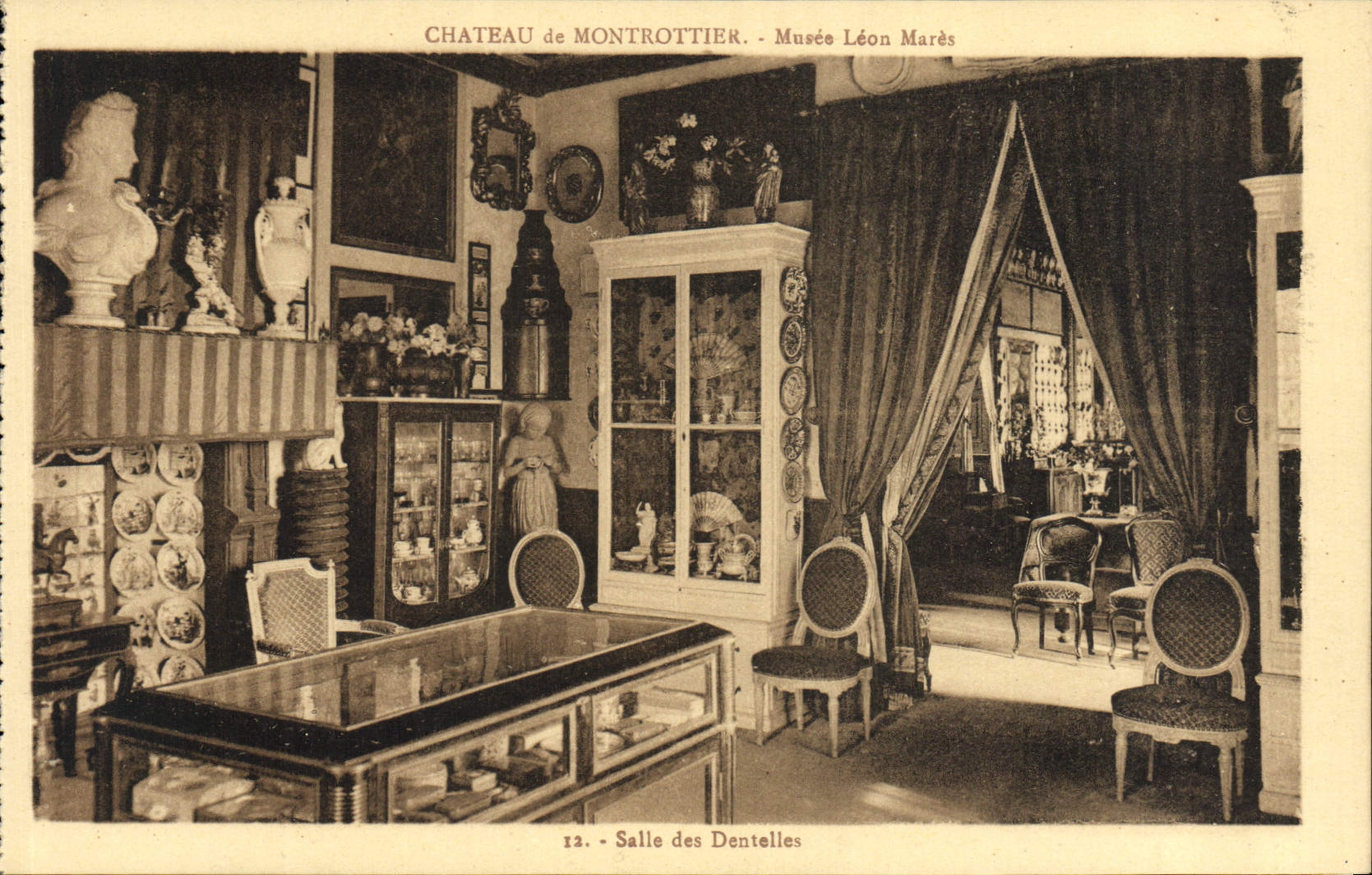 Château de Montrottier - Musée Léon Marès - Salle des Dentelles