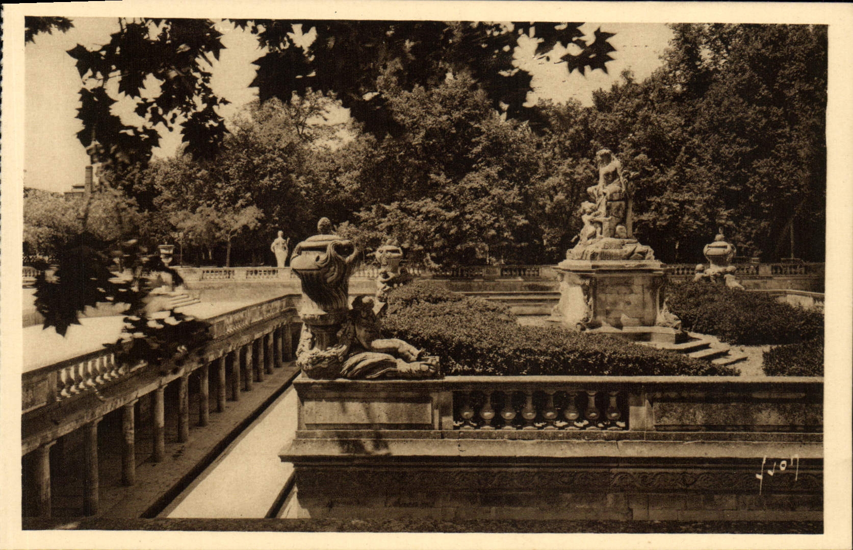Nîmes (Gard) — Jardin de la Fontaine - Les Bains Romains — Les Éditions d'Art YON