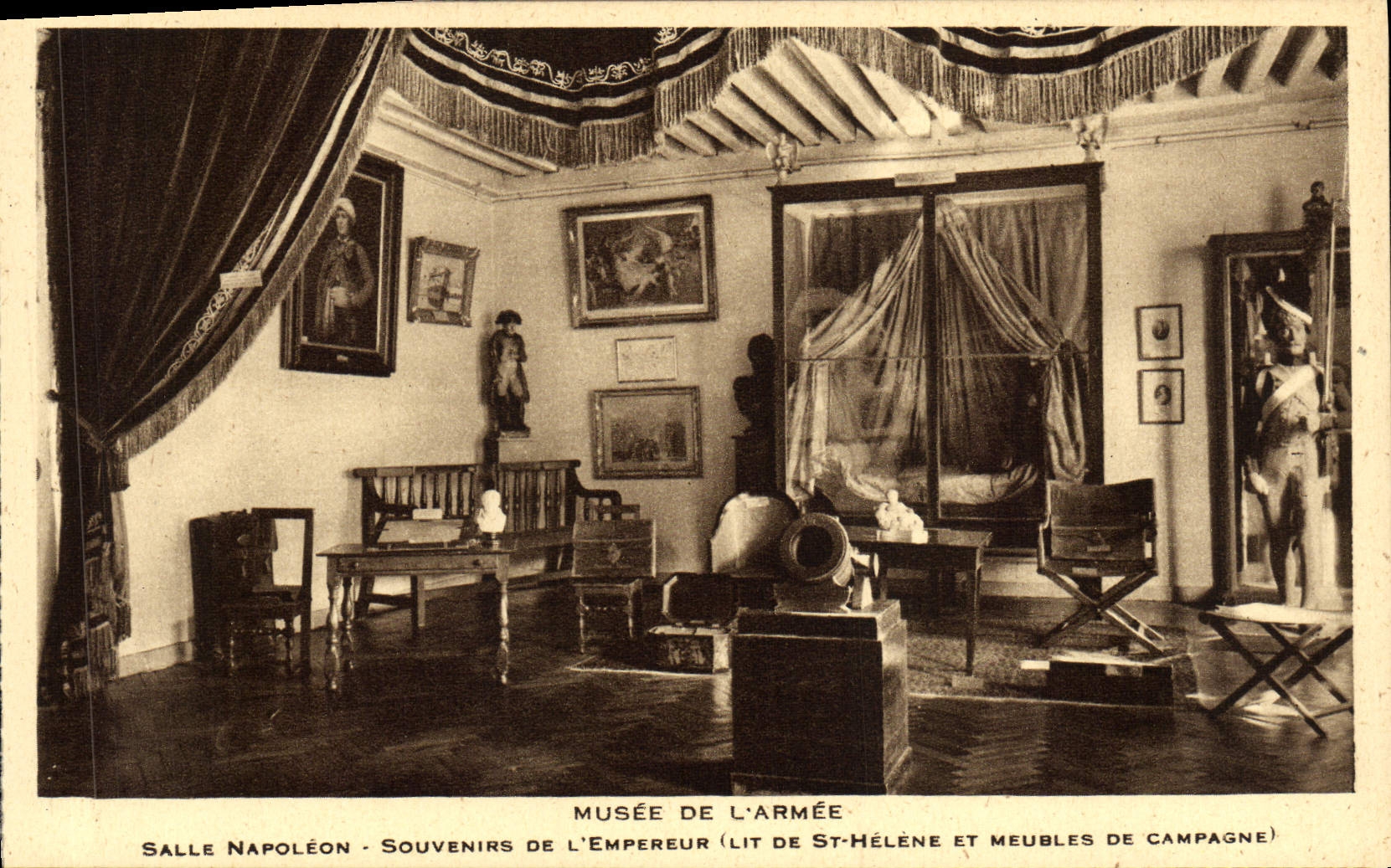 CPA Paris Musee De L'Armee Salle Napoleon Souvenirs de l'empereur Lit de St Helene et meubles de campgane Napoleon 1er
