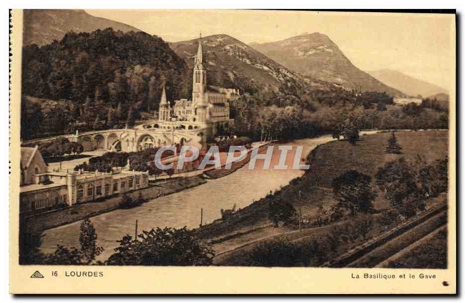 CPA Lourdes La Basilique et le Gave