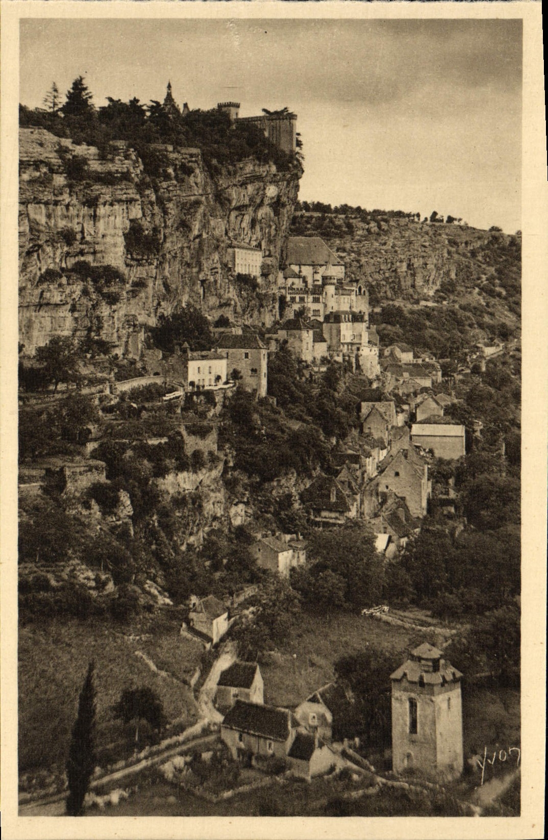 Rocamadour (Lot) — Vue prise de la Route de Cahors, au premier plan le Moulin de Roquefrège — Éditions d'Art YVON, Paris