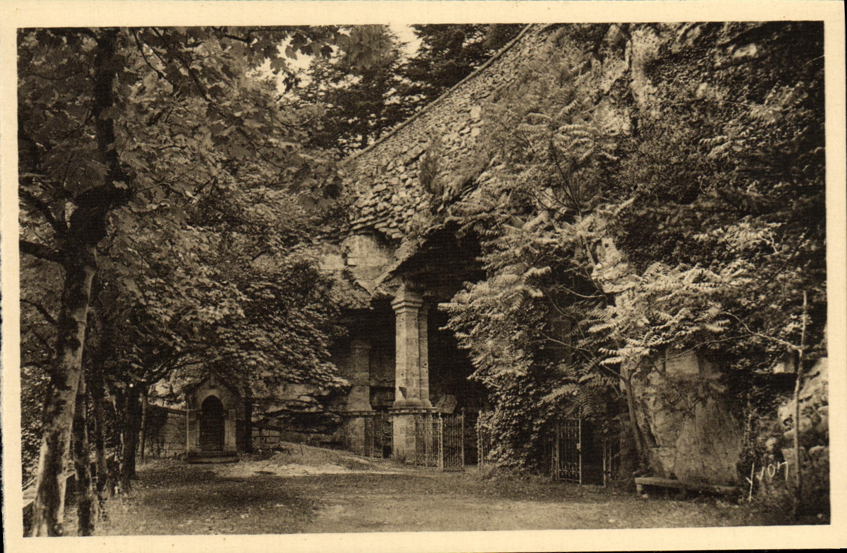 Rocamadour (Lot) — Entrée de la Grotte du Tombeau et Station du Chemin de Croix — Éditions d'Art YVON