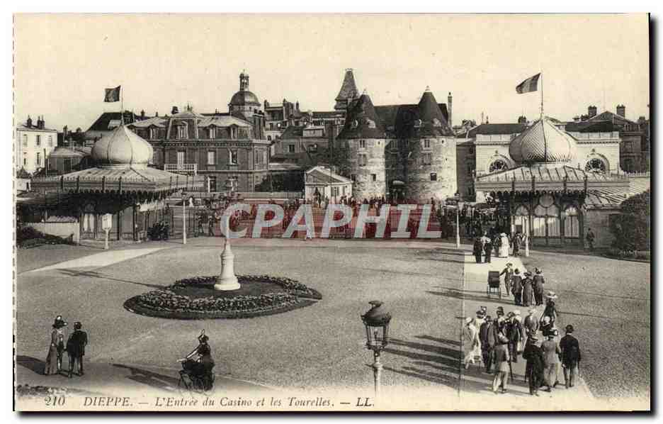 CPA Dieppe L'Entree du Casino et les Tourelles 