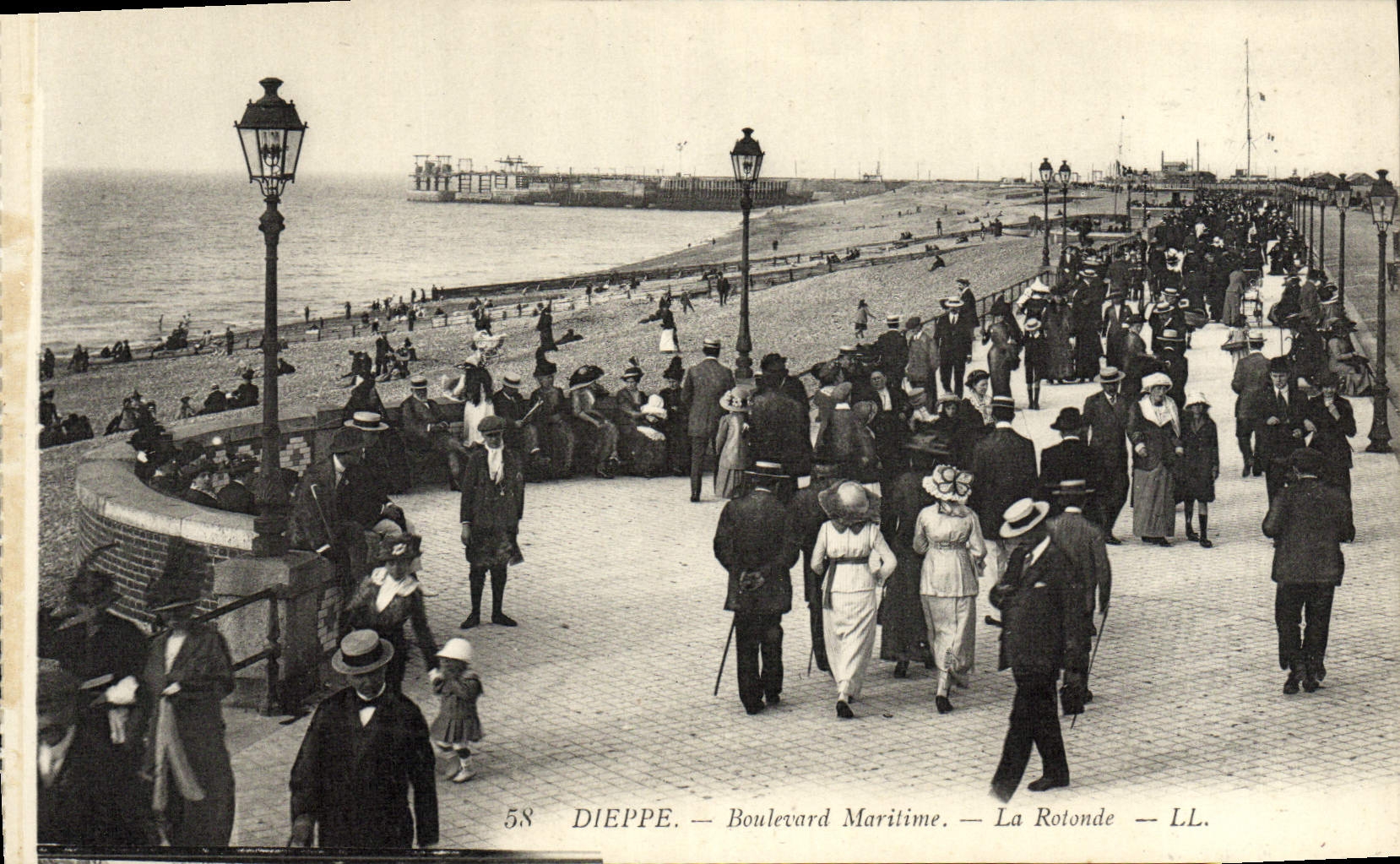 CPA Dieppe Boulevard Maritime La Rotonde 