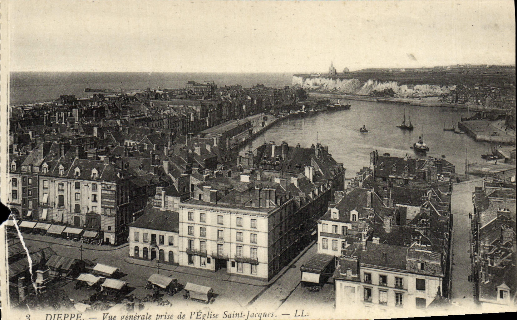 CPA Dieppe Vue generale prise de l'Eglise Saint Jacques