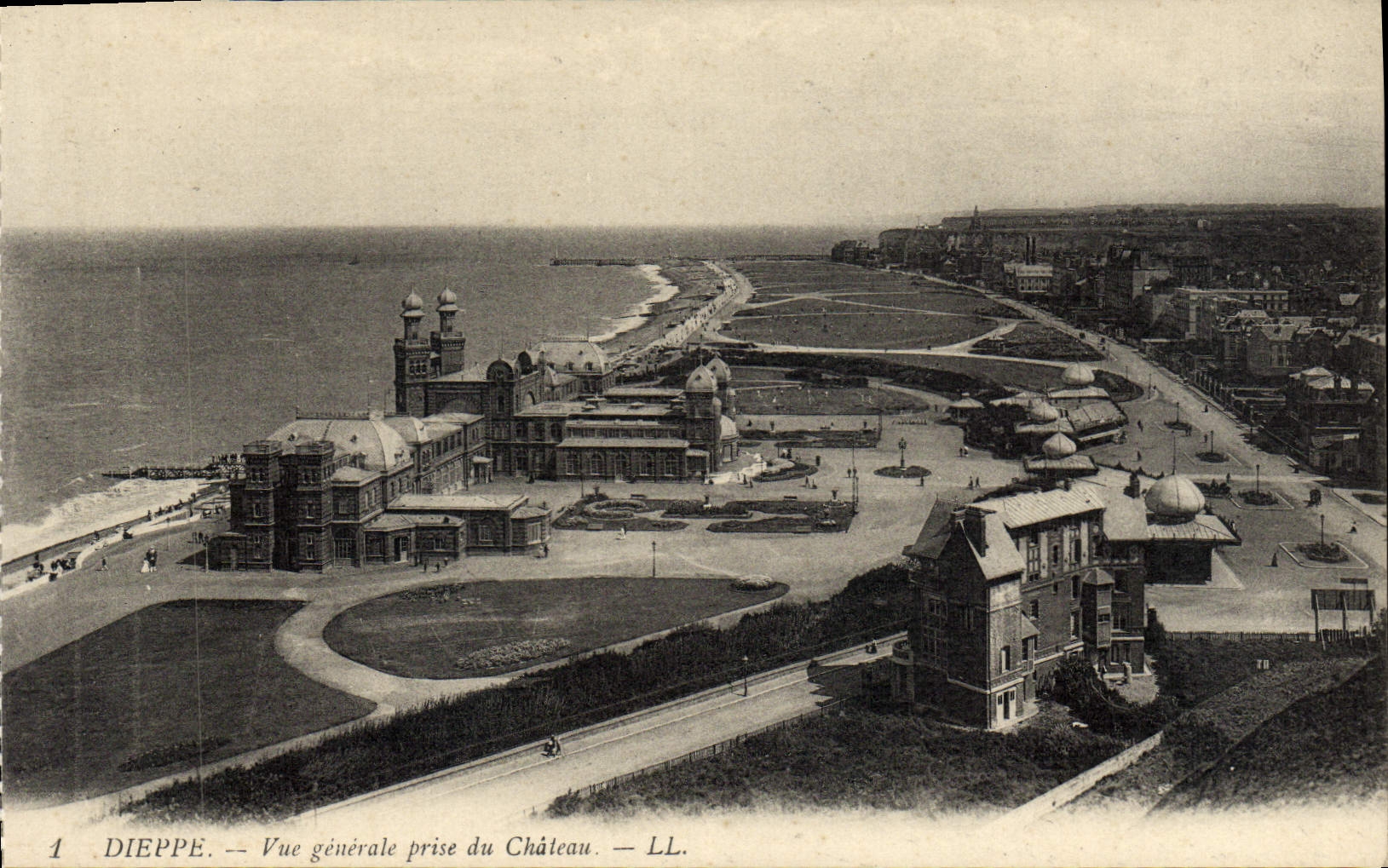 CPA Dieppe Vue generale prise du Chateau 