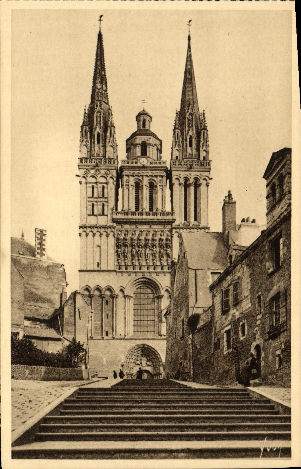 CPA Angers La Cathedrale et la Montee St Maurice