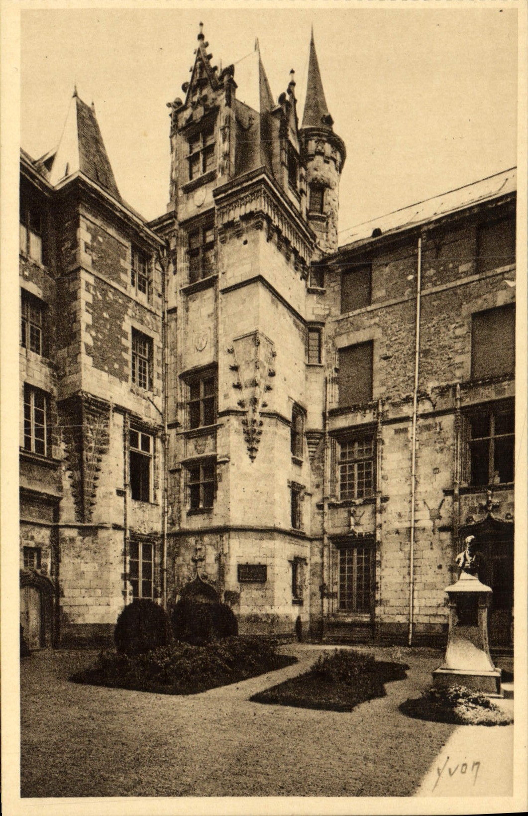 CPA Angers Logis Barrault Musee des Beaux Arts 