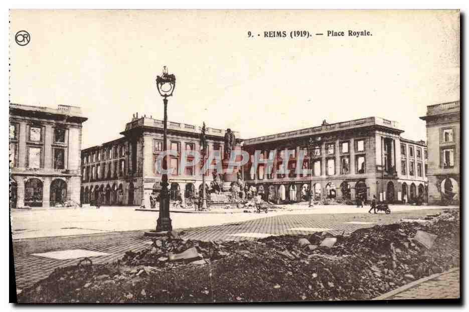 CPA Reims Place Royale Militaria