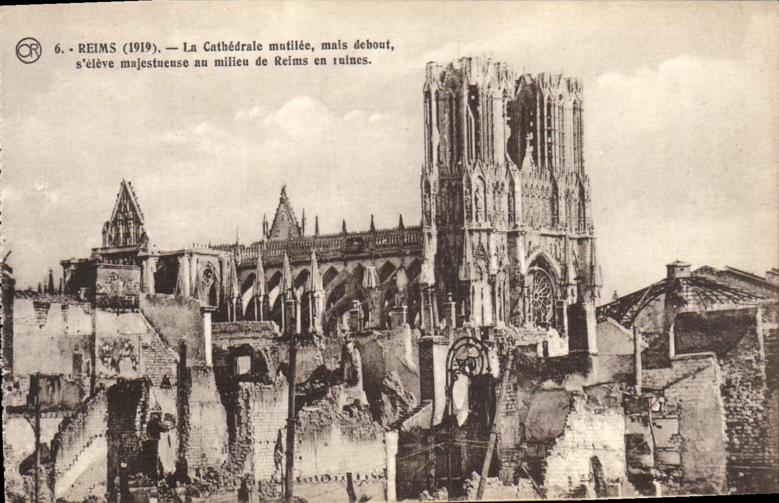CPA Reims La Cathedrale mutilee Militaria