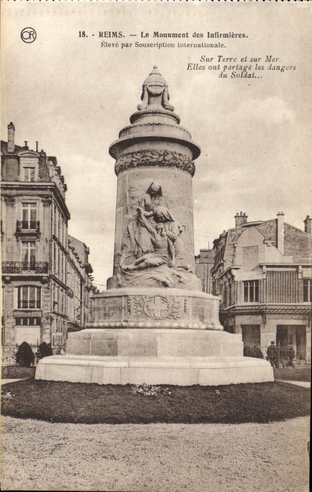 CPA Reims Le Monument des Infirmieres 