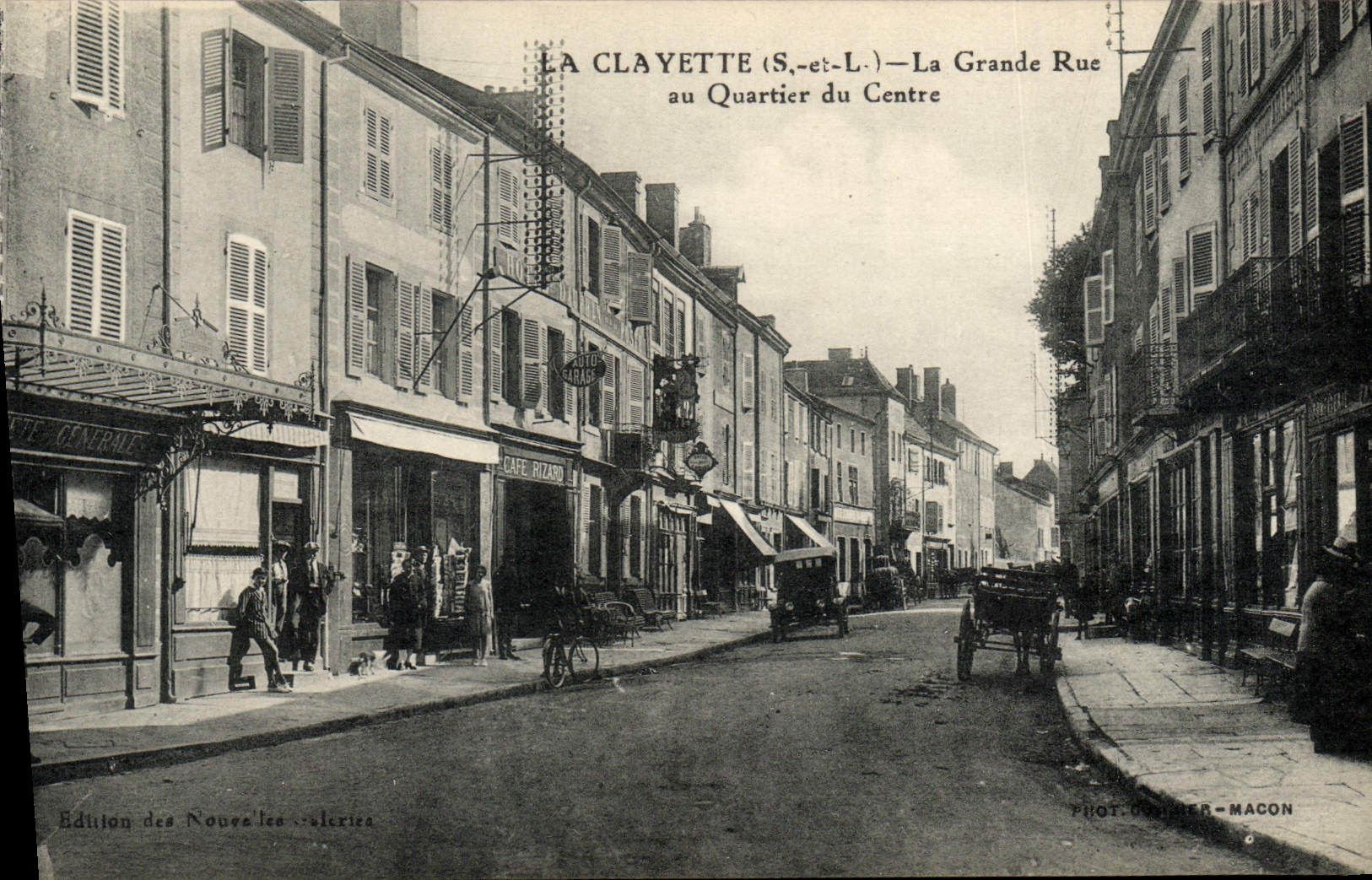 CPA La Clayette La Grand Rue au Quartier du Centre 
